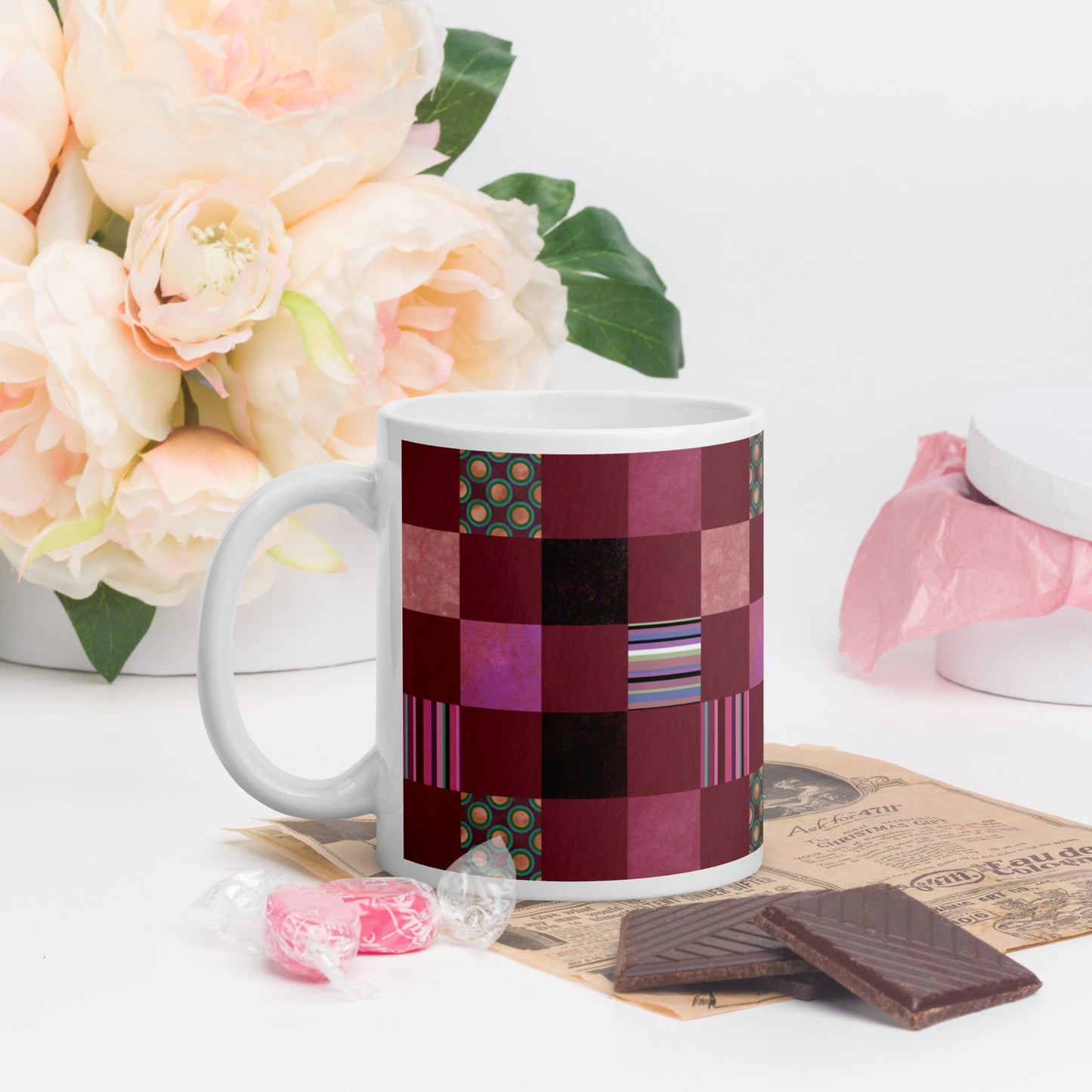 Mug cup (white) / striped or polka dot checker pattern / reddish-brown