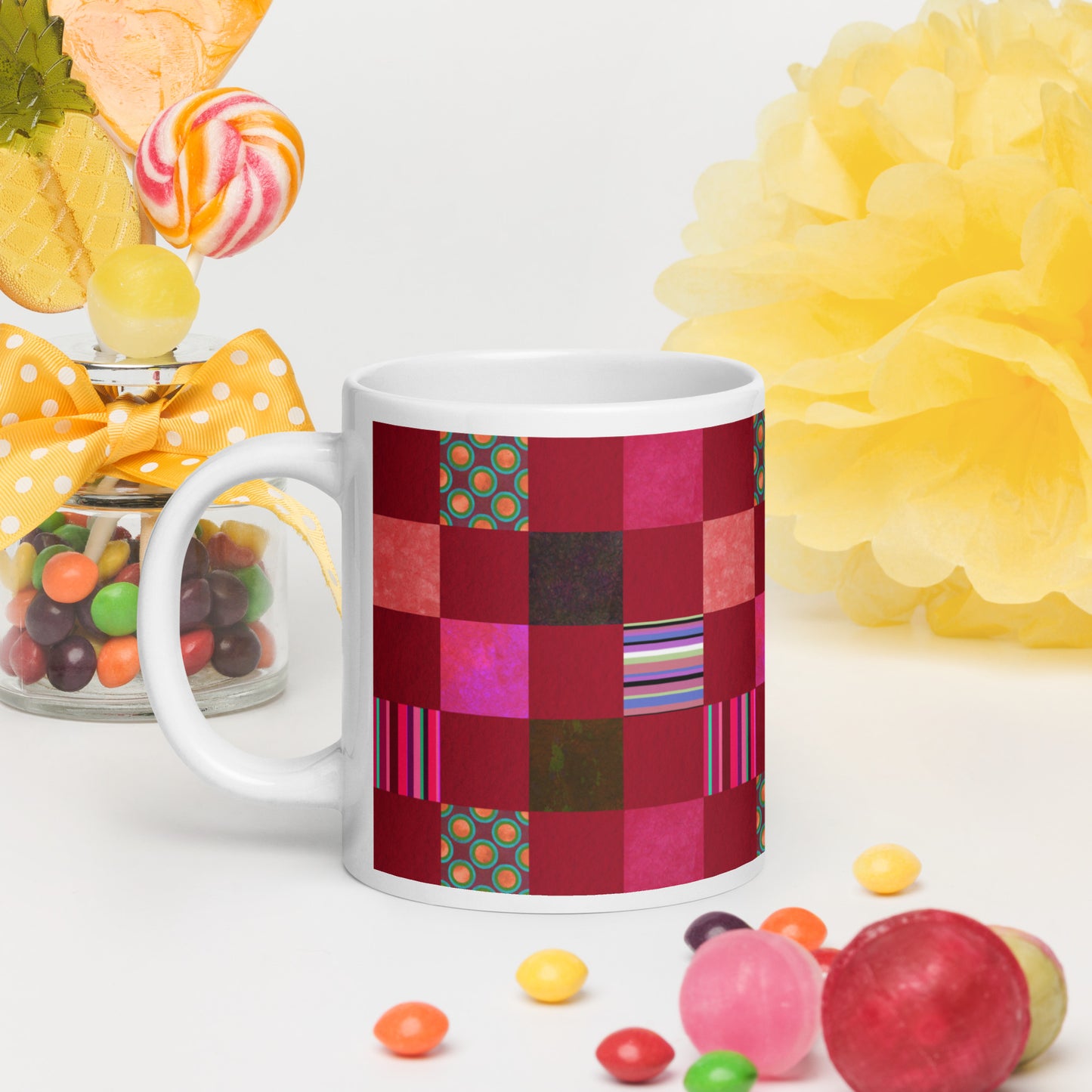 Mug cup (white) / Striped or polka dot grid pattern / Red